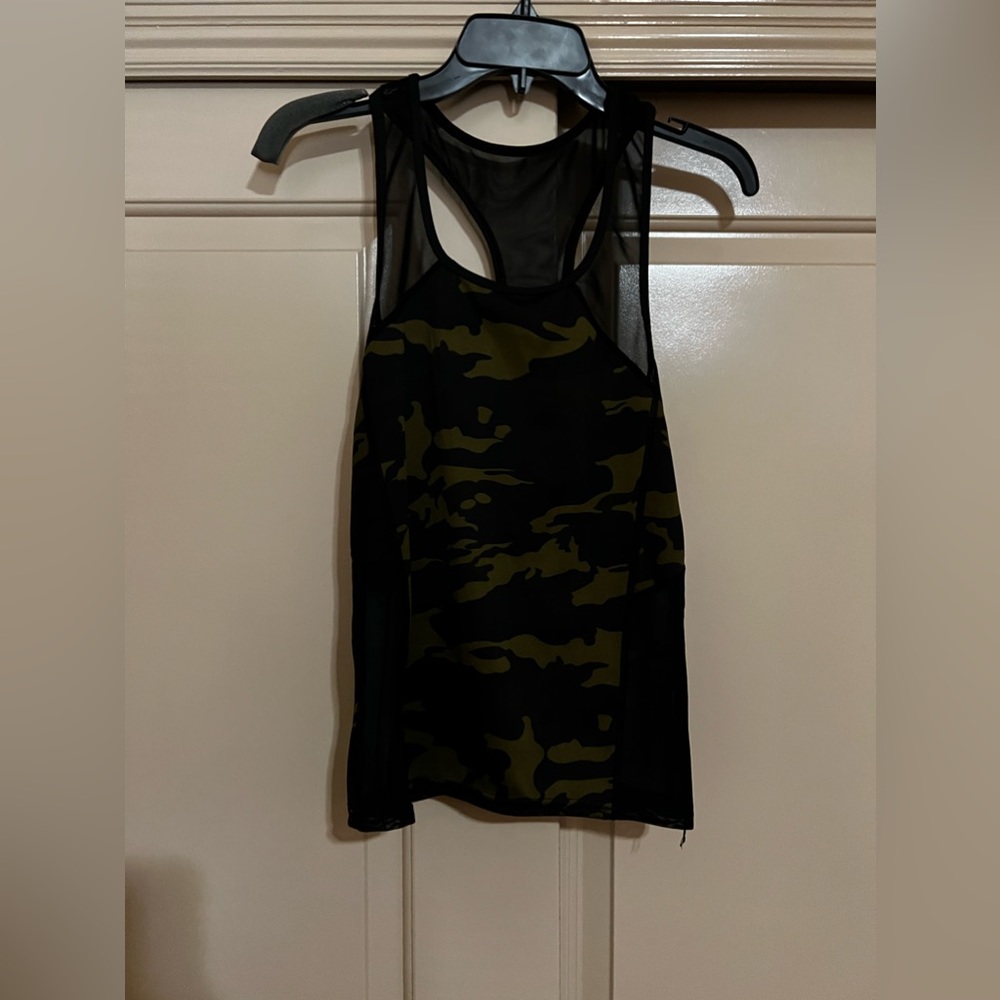 Under armour camouflage with mesh straps women’s size medium
